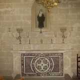 Prima che cominciassero i lavori qui era accolta una statua in cartapesta di Santa Fara, a cui la chiesa � dedicata